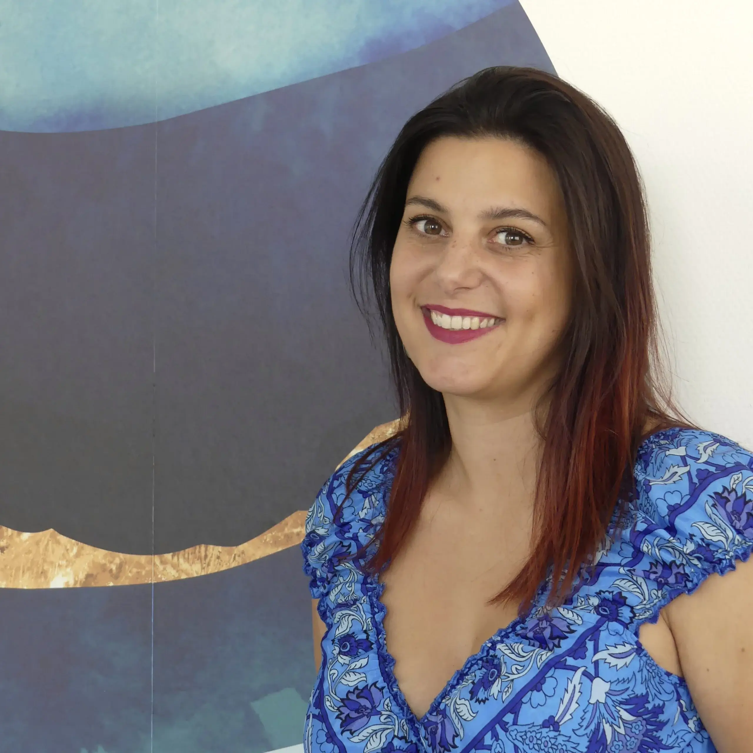 Élise Clerc, formatrice en formation psycho-praticien certifiante (France/Suisse/Belgique), diplômée en psychologie cognitive, intègre neurosciences et énergétique pour offrir un accompagnement holistique et personnalisé aux futurs thérapeutes.